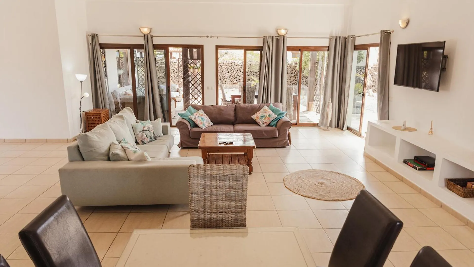 Villa Buena Vista With Heated Indoor Pool In El Roque La Oliva