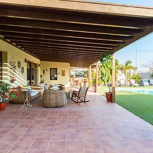 Villa Granados, La Oliva