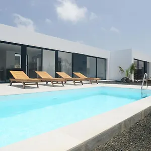 Villa Duna Colorada, La Oliva